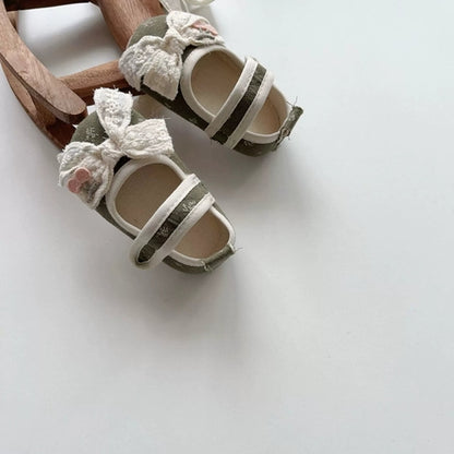 Floral Pattern Butterfly-Bow Shoes